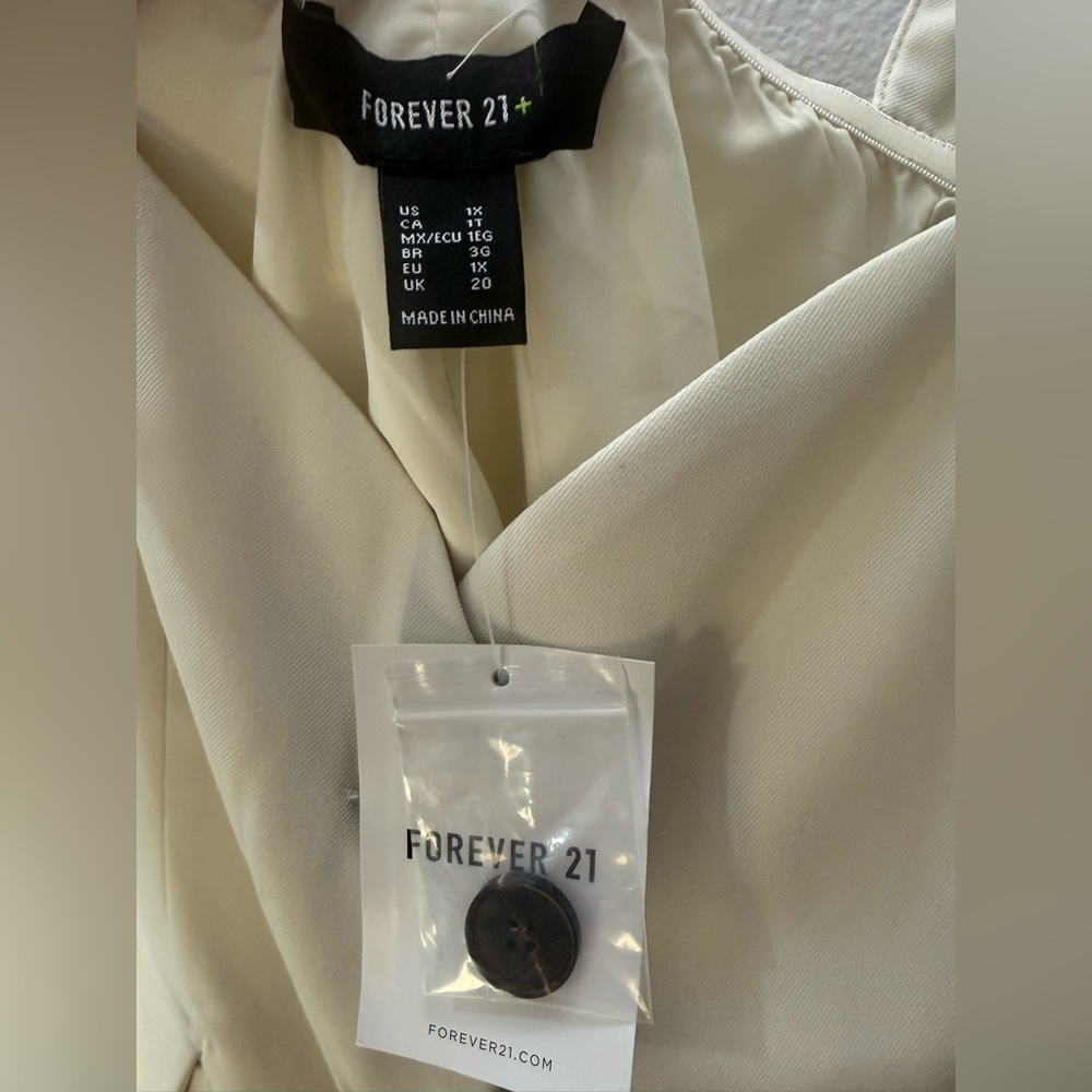Forever 21 Off-White Sleeveless Blouse - Picture 2 of 4